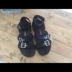 Black Vionic Sandals - size 6